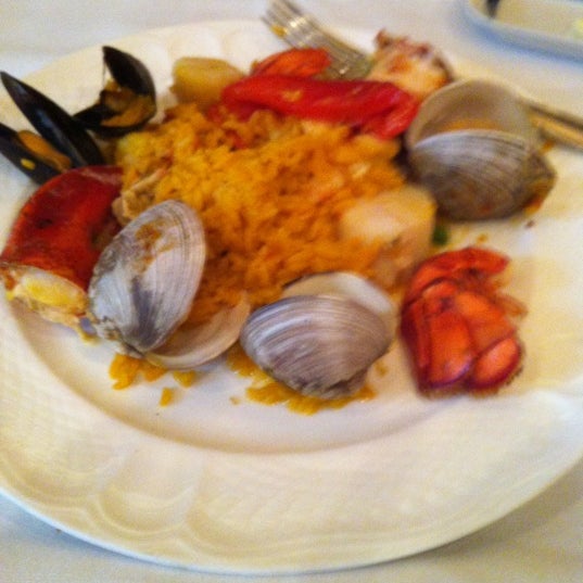 6/20/2012 tarihinde Dana B.ziyaretçi tarafından Toledo Restaurant'de çekilen fotoğraf