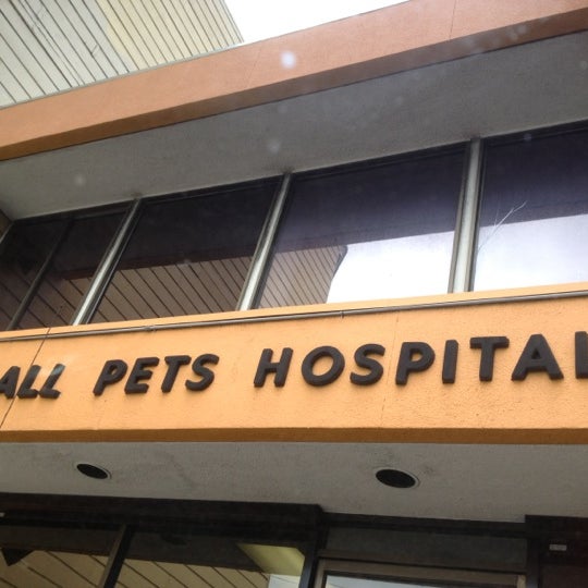 4/23/2012에 Natalie B.님이 VCA All Pets Hospital에서 찍은 사진