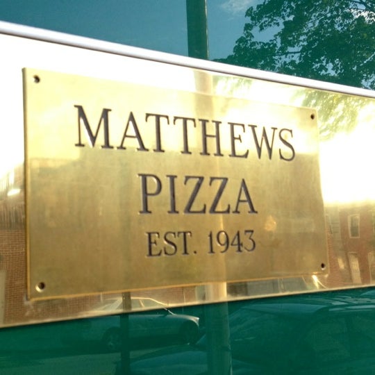 Photo prise au Matthew&#39;s Pizza par Jeff C. le6/3/2012