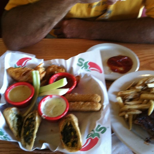 Photo taken at Chili&#39;s Grill &amp; Bar by Lorra B. on 6/29/2012