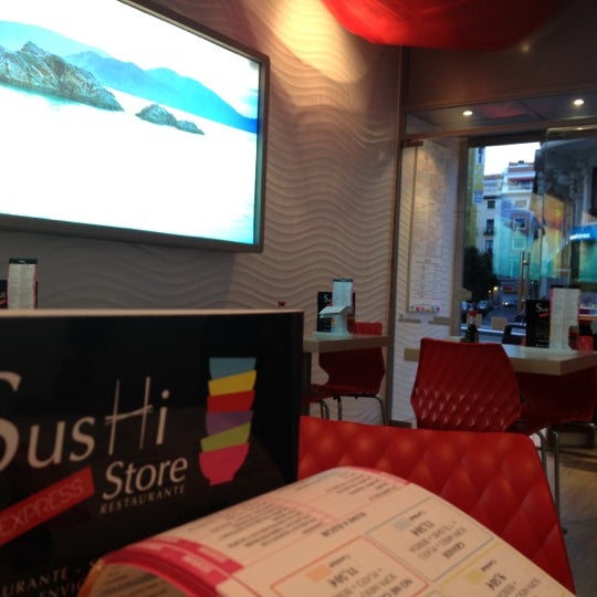 5/2/2012 tarihinde Dailo A.ziyaretçi tarafından Sushi Store Express'de çekilen fotoğraf