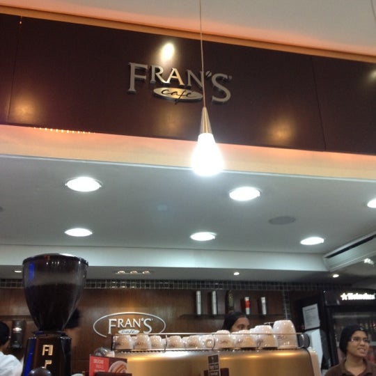 รูปภาพถ่ายที่ Fran&#39;s Café โดย Carlos Eduardo P. เมื่อ 5/27/2012