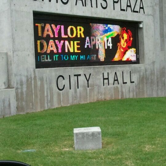 Das Foto wurde bei Thousand Oaks Civic Arts Plaza von Lou L. am 3/31/2012 aufgenommen
