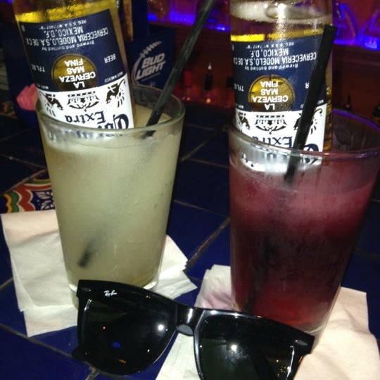 รูปภาพถ่ายที่ Chico&#39;s Tequila Bar โดย Nosa V. เมื่อ 4/1/2012