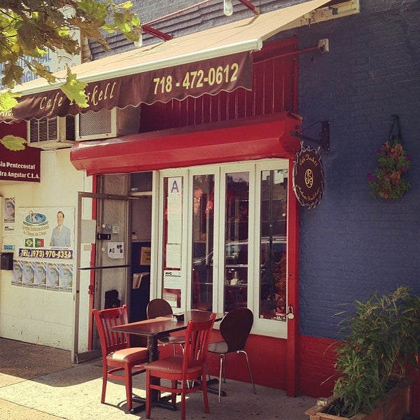 8/5/2012 tarihinde Randolph H.ziyaretçi tarafından Café Triskell'de çekilen fotoğraf