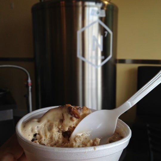 5/5/2012 tarihinde Kye C.ziyaretçi tarafından Sub Zero Ice Cream &amp; Yogurt'de çekilen fotoğraf
