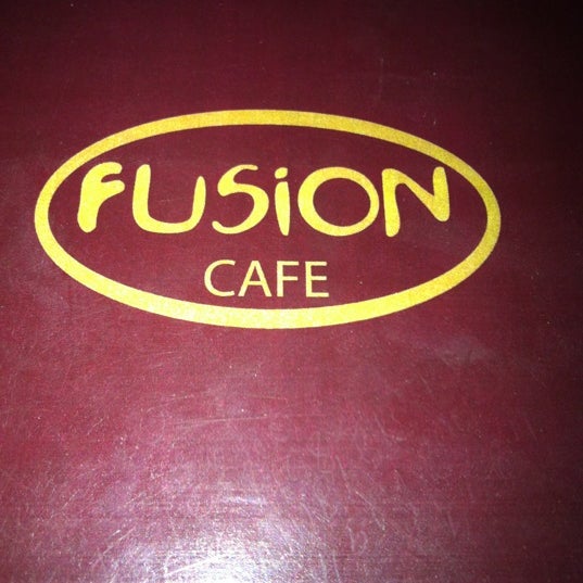 Das Foto wurde bei Fusion Cafe von Julia Y. am 3/20/2012 aufgenommen