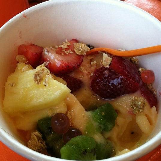 6/23/2012にnadia g.がOrange Leaf Frozen Yogurtで撮った写真