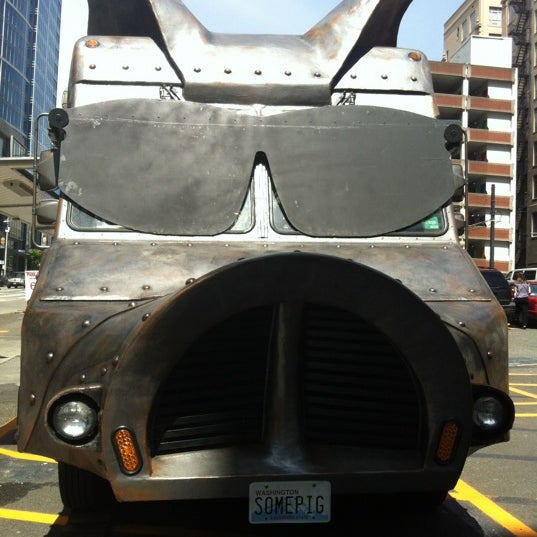 รูปภาพถ่ายที่ Maximus / Minimus โดย Bonnie F. เมื่อ 5/7/2012