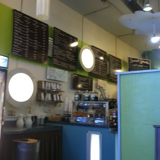 รูปภาพถ่ายที่ Lift Coffee Shop &amp; Café โดย Katherine W. เมื่อ 3/11/2012