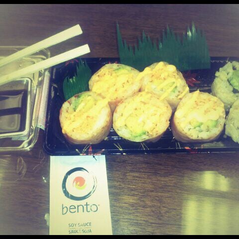 Снимок сделан в Sushi! by Bento Nouveau пользователем Randy S. 3/30/2012