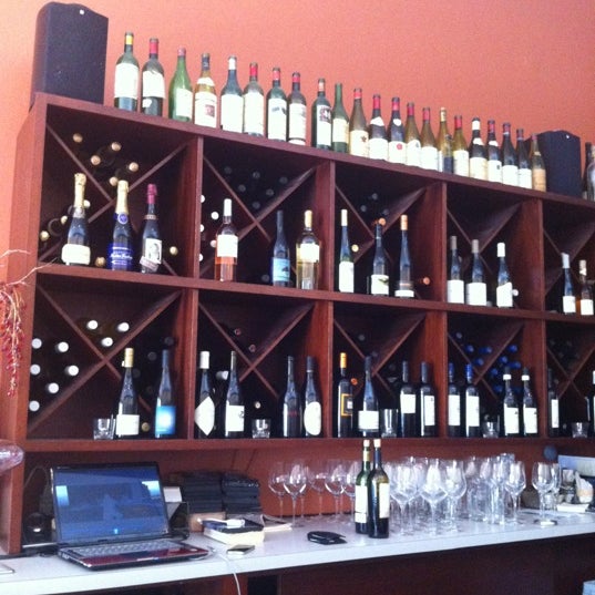 Foto scattata a Nectar Wine Lounge da Chris H. il 5/28/2012