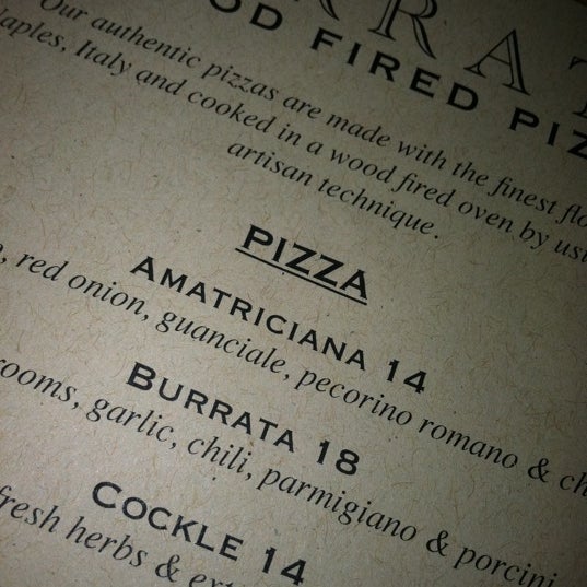 Foto tirada no(a) Burrata Wood Fired Pizza por Jeannette H. em 2/19/2012