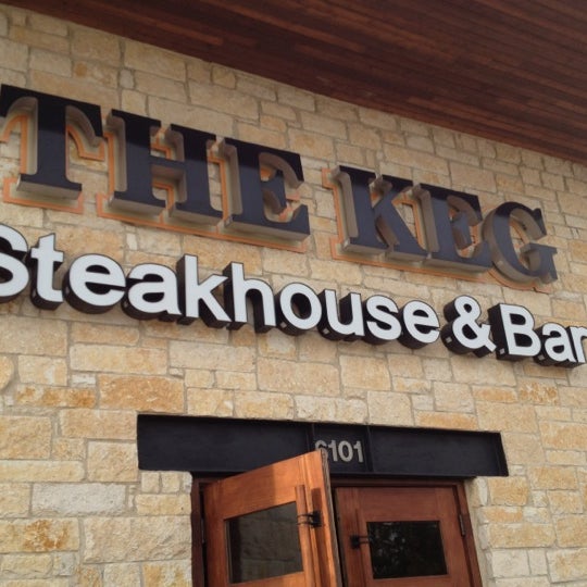 รูปภาพถ่ายที่ The Keg Steakhouse + Bar - Plano โดย Christopher P. เมื่อ 8/7/2012