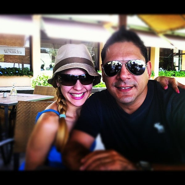 Foto diambil di Las Palmas Cafe @ Copamarina Beach Resort oleh Egy R. pada 4/22/2012