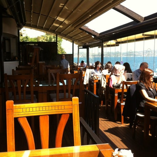 Das Foto wurde bei Taş Kahve Cafe &amp; Restaurant von Taş Kahve E. am 4/23/2012 aufgenommen