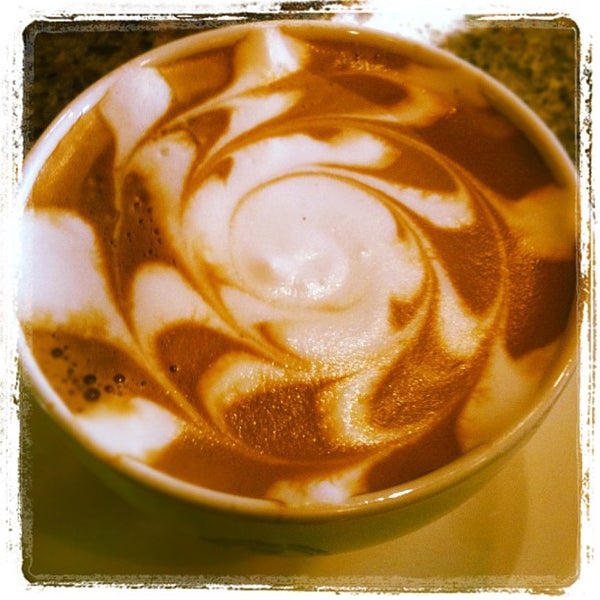 2/3/2012 tarihinde Andi G.ziyaretçi tarafından The Coffee Bean &amp; Tea Leaf'de çekilen fotoğraf