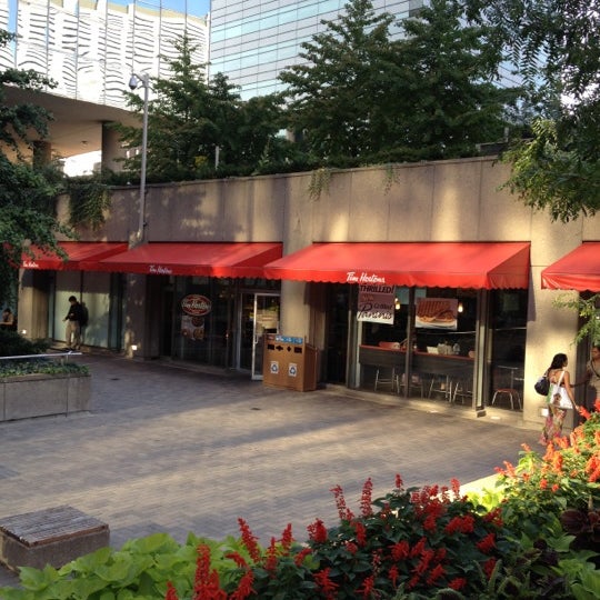 Tim Hortons 700 University Ave