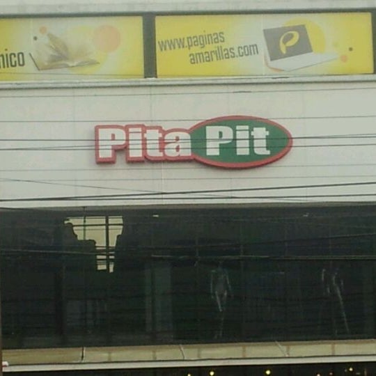 Photo taken at Pita Pit Panamá by Kiang on 4/3/2012
