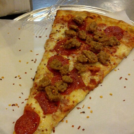 Foto scattata a Russo&#39;s New York Pizzeria da Michael Peter il 7/6/2012