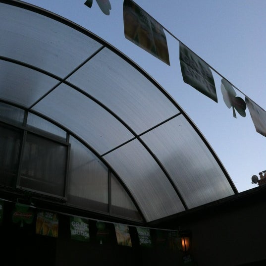 รูปภาพถ่ายที่ Astoria Brewhouse โดย Shaun S. เมื่อ 3/14/2012