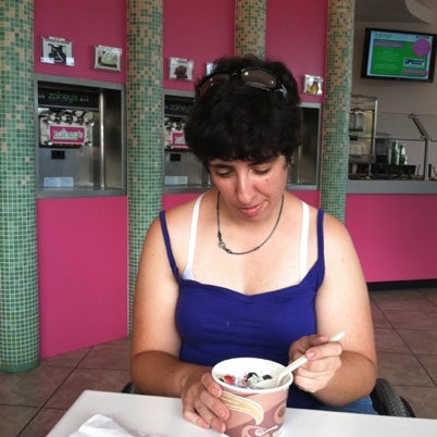 Photo taken at Zainey&#39;s Frozen Yogurt by Judith on 8/7/2012