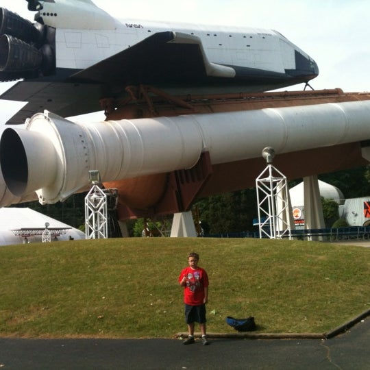 4/21/2012 tarihinde Velvet J.ziyaretçi tarafından Space Camp'de çekilen fotoğraf