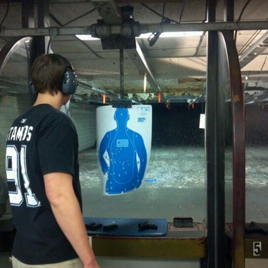 3/13/2012에 Mike J.님이 Shooting Sports Inc에서 찍은 사진