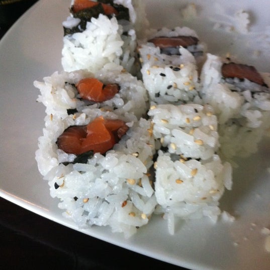 Foto scattata a Sushi Mon Japanese Cuisine da John C. il 6/10/2012