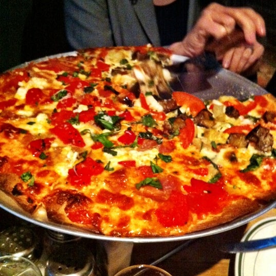 Foto diambil di Bad Horse Pizza oleh Nestor B. pada 4/29/2012