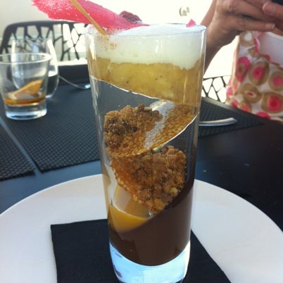 7/23/2012 tarihinde Grigri D.ziyaretçi tarafından Vertigo Restaurant - Sky Bar'de çekilen fotoğraf
