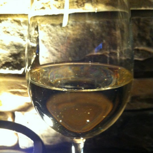 Снимок сделан в The Marlowe Restaurant and Wine Bar пользователем Serge P. 4/2/2012