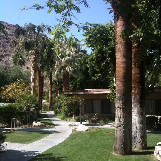 Снимок сделан в Palm Springs Tennis Club пользователем David I. 5/15/2012