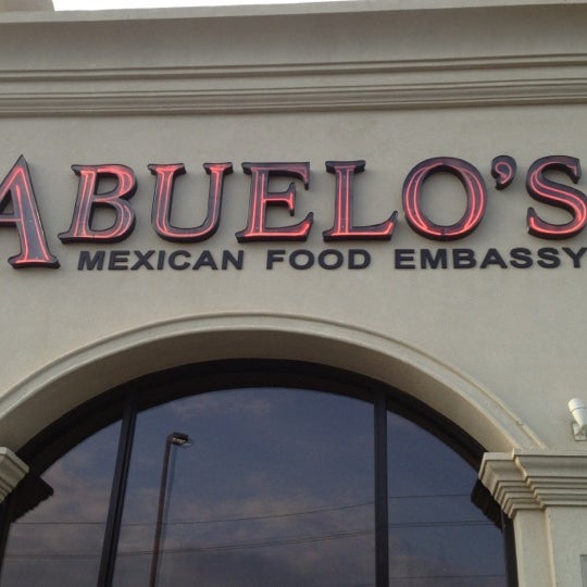 รูปภาพถ่ายที่ Abuelo&#39;s Mexican Restaurant โดย Sydney L. เมื่อ 4/14/2012