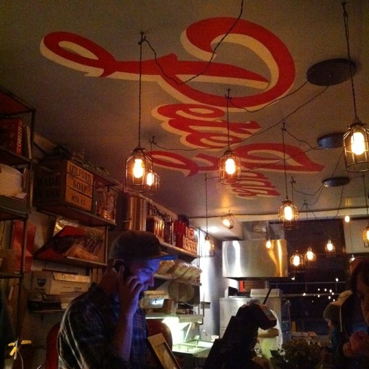 Foto tomada en Pete Zaaz  por thecoffeebeaners el 4/14/2012