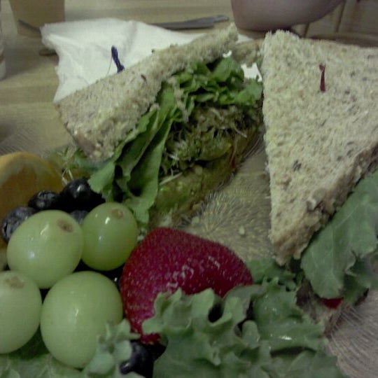 Das Foto wurde bei Green Cuisine von Jessica H. am 6/3/2012 aufgenommen