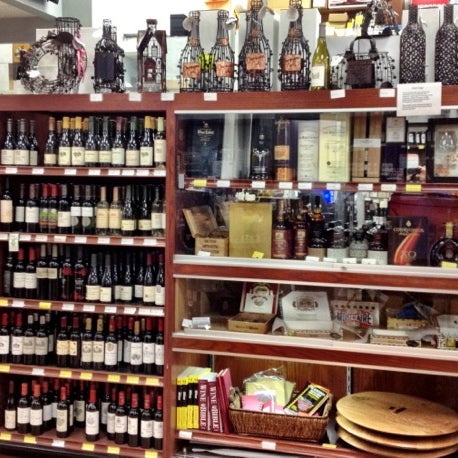 Photo taken at Gary&#39;s Wine &amp; Marketplace by 8PM R. on 5/12/2012