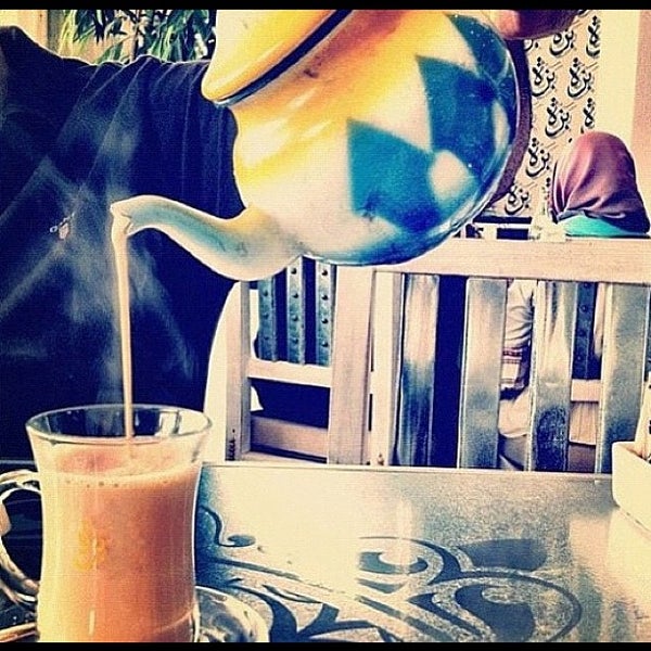Photo taken at Lebanos Restoraunt &amp; Cafe by Salmanio on 4/6/2012