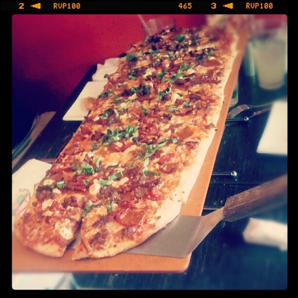 Foto diambil di Pizza Fusion of Westchase oleh Jose D. pada 6/3/2012