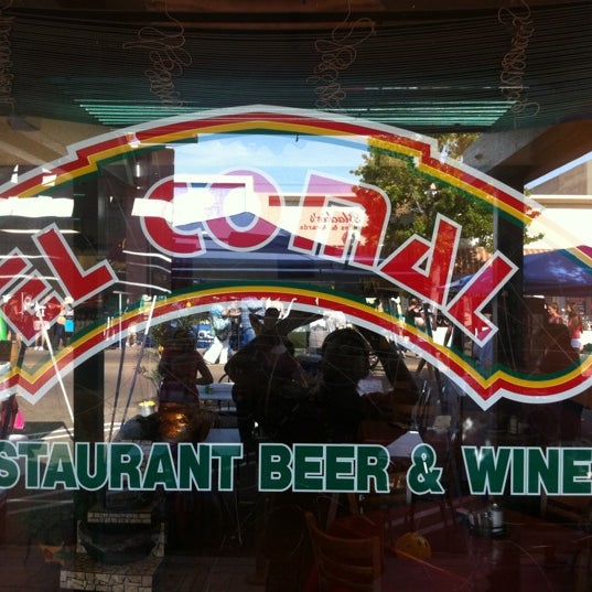 รูปภาพถ่ายที่ El Comal Mexican Restaurant โดย Armie เมื่อ 8/12/2012
