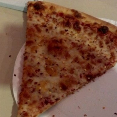 Снимок сделан в Uncle Joe&#39;s Pizza пользователем Demont D. 4/12/2012