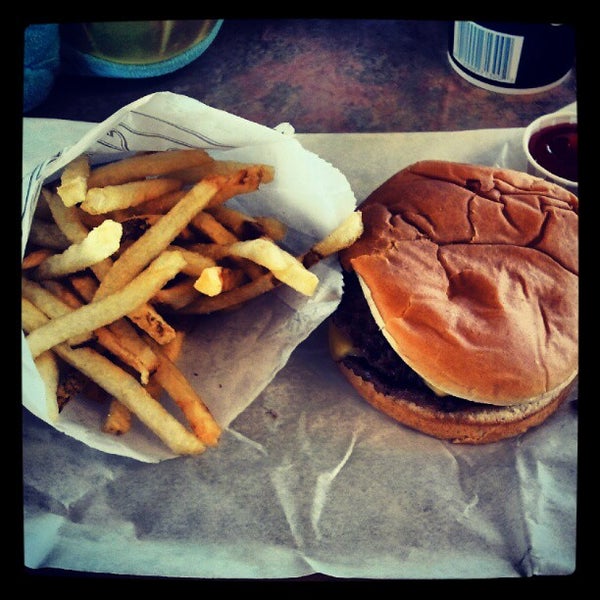 Photo taken at D. Lish&#39;s Great Hamburgers by Dustin W. on 5/19/2012