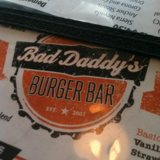 รูปภาพถ่ายที่ Bad Daddy&#39;s โดย David B. เมื่อ 8/25/2012