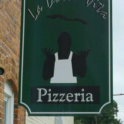 Foto scattata a La Dolce Vita Pizzeria da John il 4/20/2012