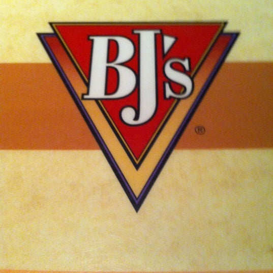 รูปภาพถ่ายที่ BJ&#39;s Restaurant &amp; Brewhouse โดย Karrah O. เมื่อ 3/21/2012