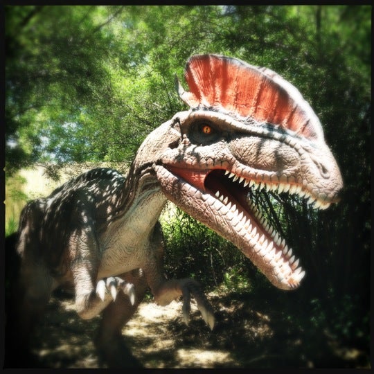 Photo taken at Field Station: Dinosaurs by Cesar R. on 6/27/2012