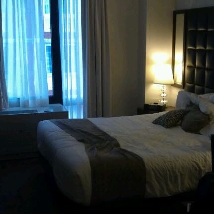 Foto scattata a Distrikt Hotel da Joonas R. il 3/4/2012