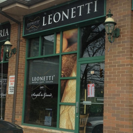 รูปภาพถ่ายที่ Leonetti Pastry Shop โดย Deborah O. เมื่อ 3/24/2012