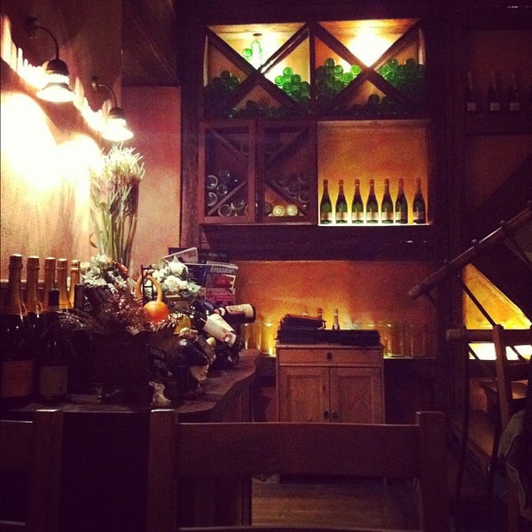 Foto tomada en La Cantina Bar &amp; Restaurant  por polly234 el 3/9/2012