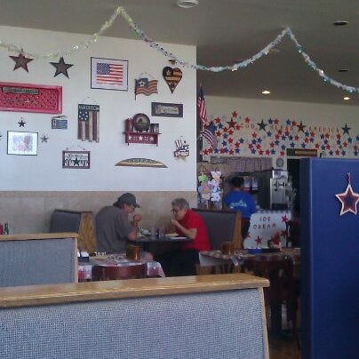 4/11/2012にBruce S.がBiscuits Country Caféで撮った写真